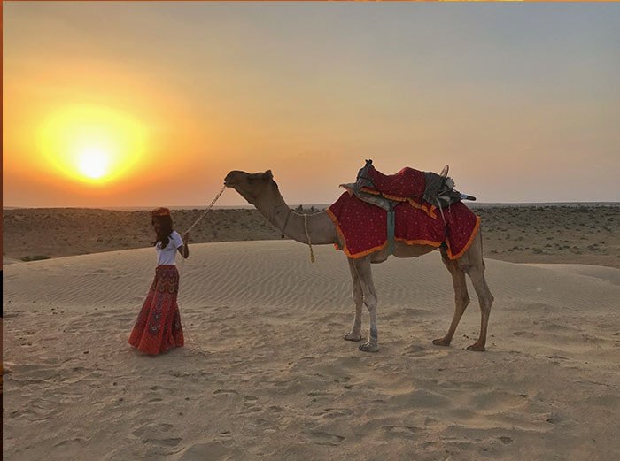 camel safari in jaisalmer